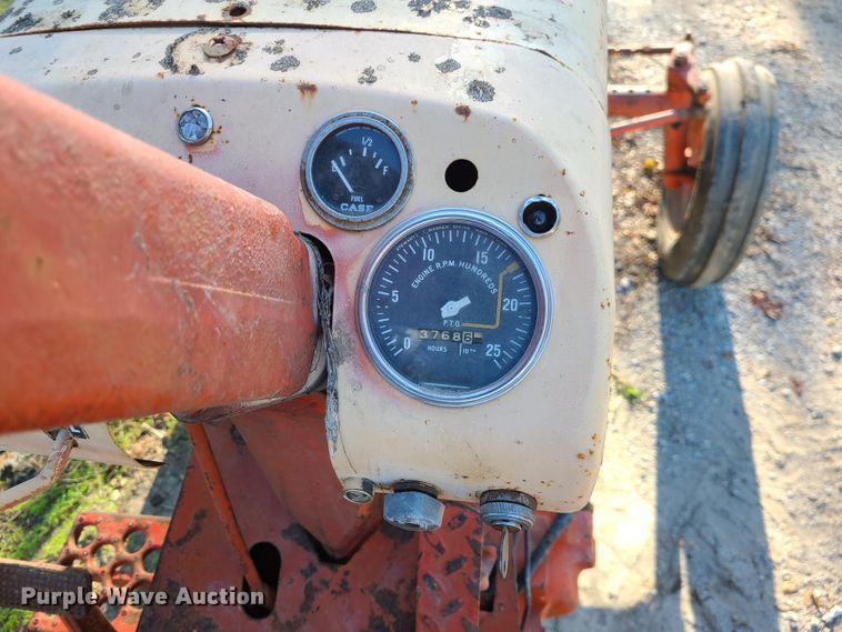 image for item EZ9178 1968 Case 931  tractor