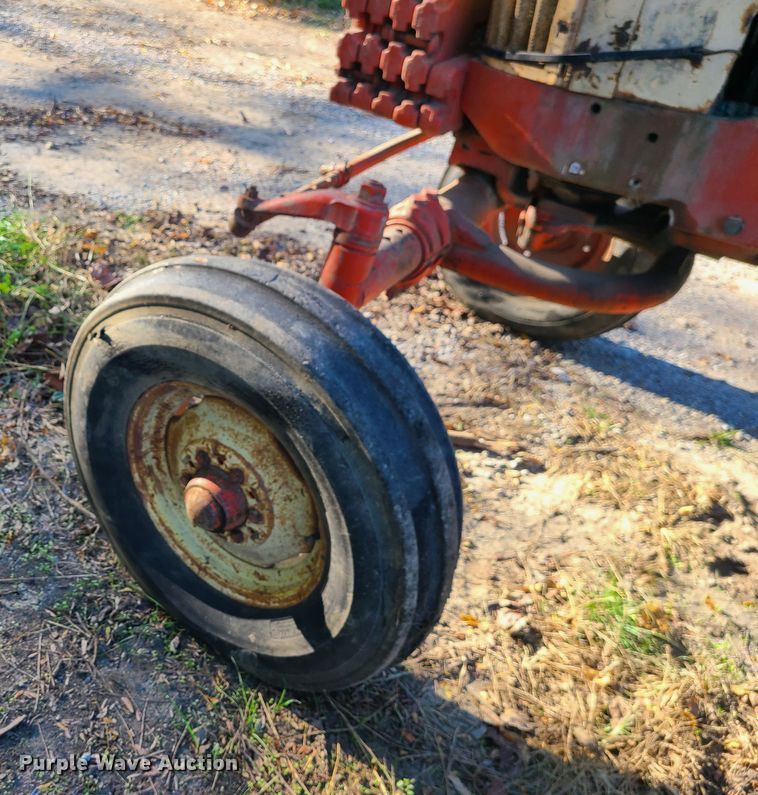 image for item EZ9178 1968 Case 931  tractor