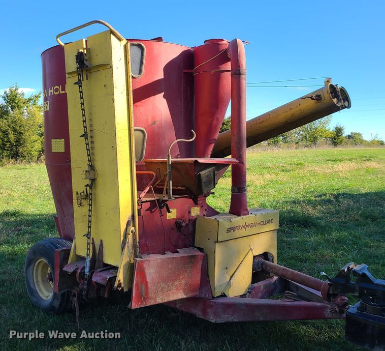 image for item EZ9179 New Holland 357  feed grinder/mixer