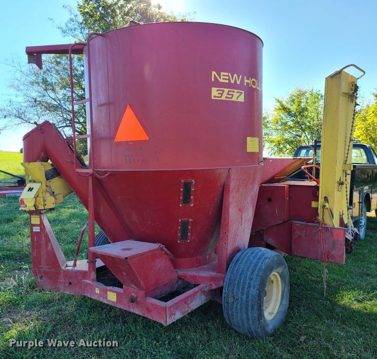 image for item EZ9179 New Holland 357  feed grinder/mixer