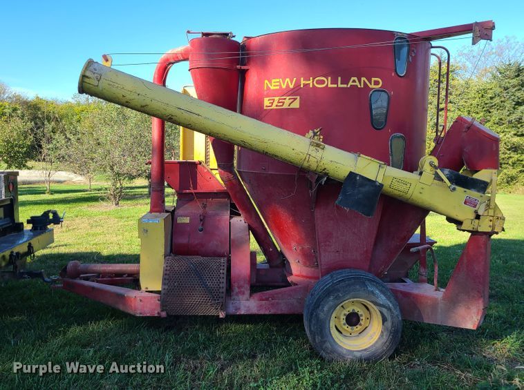 image for item EZ9179 New Holland 357  feed grinder/mixer