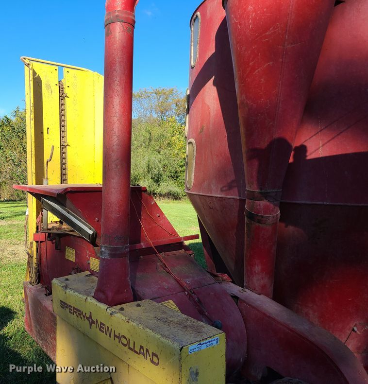 image for item EZ9179 New Holland 357  feed grinder/mixer