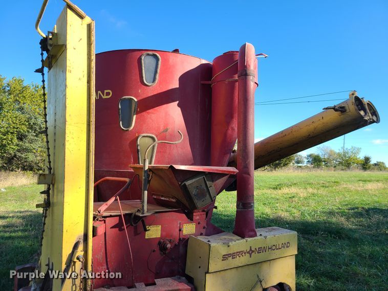 image for item EZ9179 New Holland 357  feed grinder/mixer