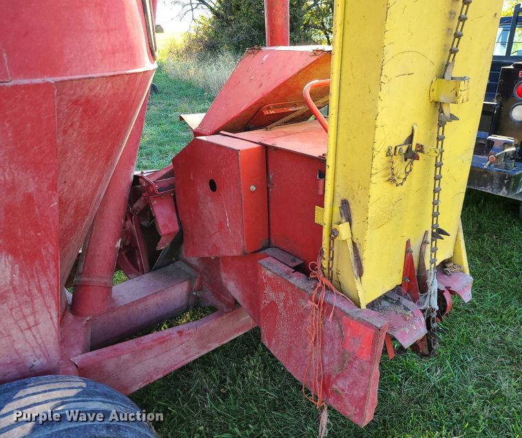 image for item EZ9179 New Holland 357  feed grinder/mixer