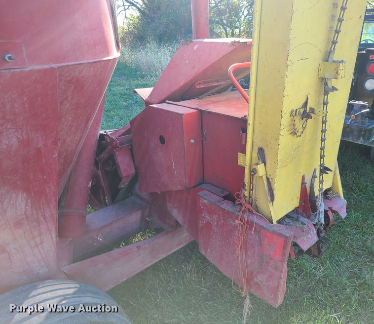 image for item EZ9179 New Holland 357  feed grinder/mixer
