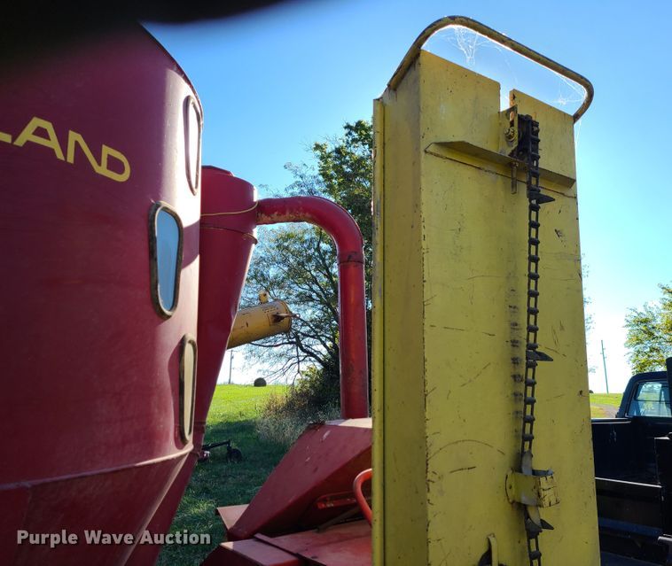 image for item EZ9179 New Holland 357  feed grinder/mixer
