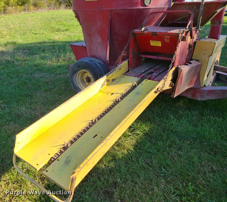 image for item EZ9179 New Holland 357  feed grinder/mixer