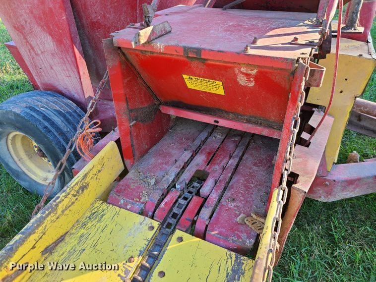 image for item EZ9179 New Holland 357  feed grinder/mixer