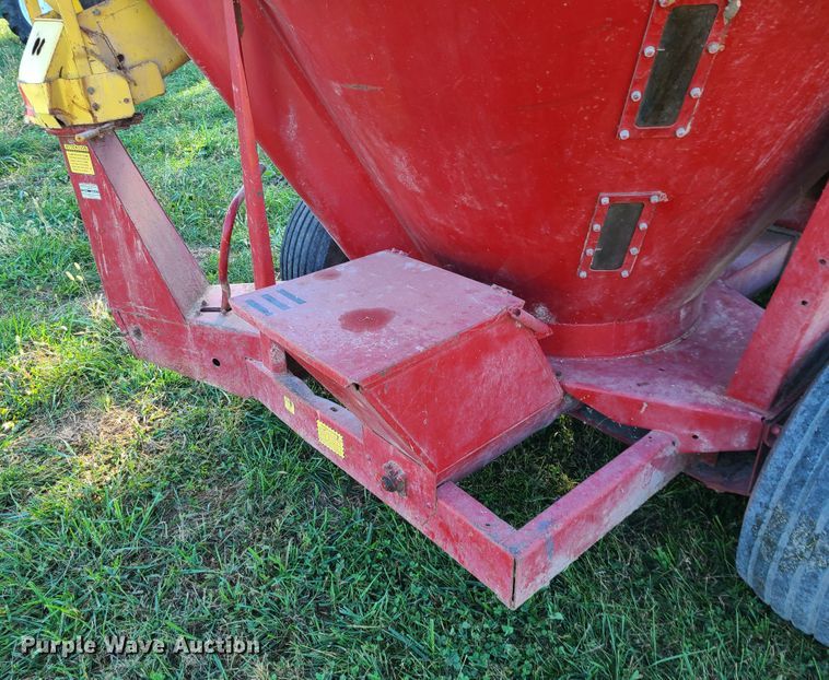 image for item EZ9179 New Holland 357  feed grinder/mixer