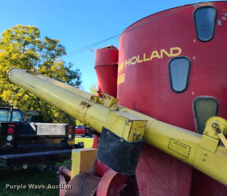 image for item EZ9179 New Holland 357  feed grinder/mixer