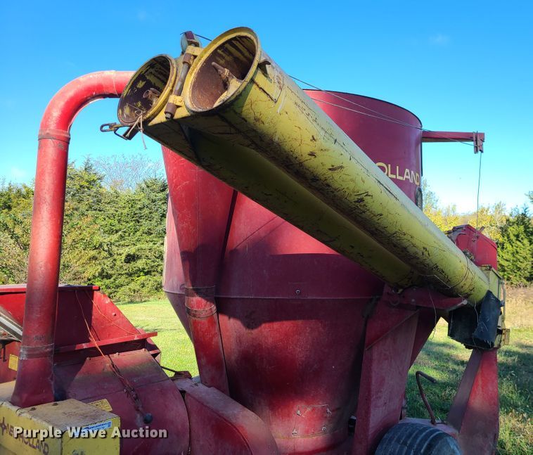 image for item EZ9179 New Holland 357  feed grinder/mixer