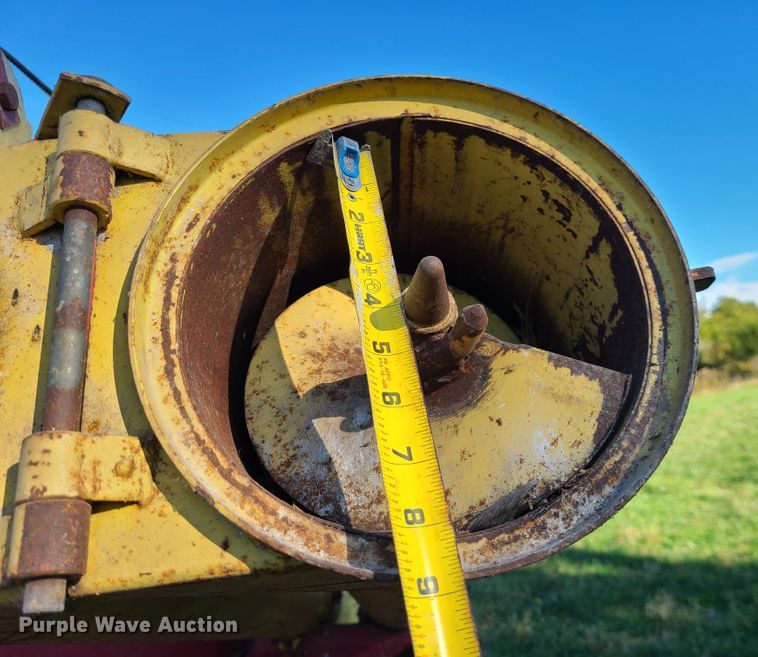 image for item EZ9179 New Holland 357  feed grinder/mixer