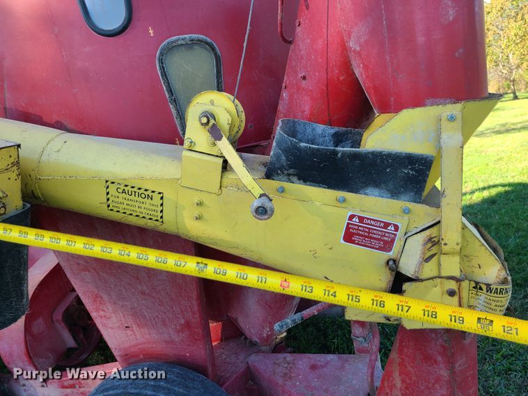 image for item EZ9179 New Holland 357  feed grinder/mixer