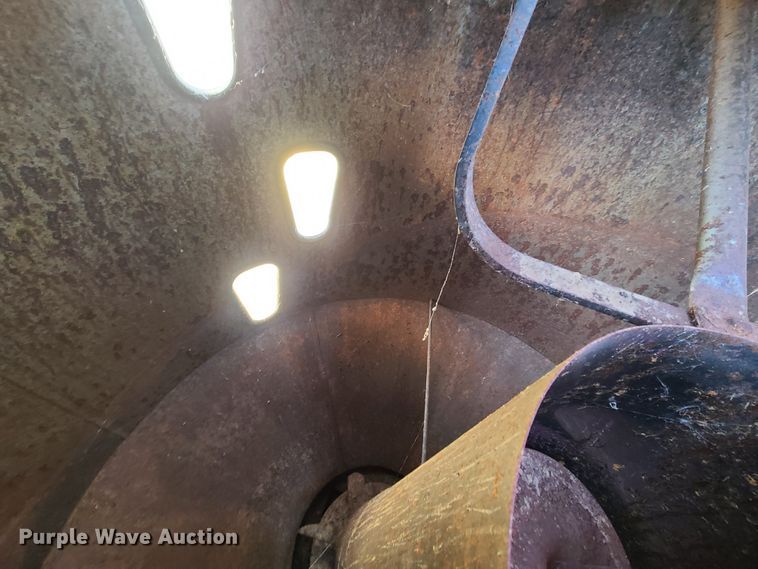 image for item EZ9179 New Holland 357  feed grinder/mixer