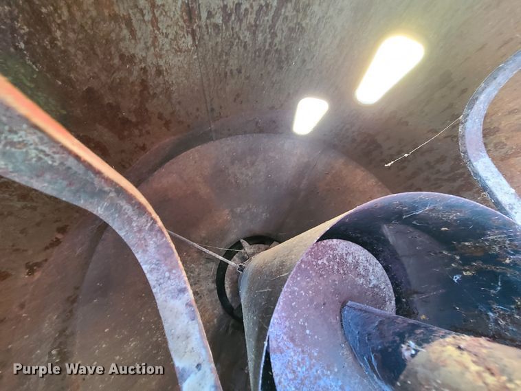 image for item EZ9179 New Holland 357  feed grinder/mixer