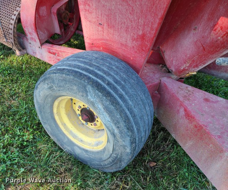 image for item EZ9179 New Holland 357  feed grinder/mixer