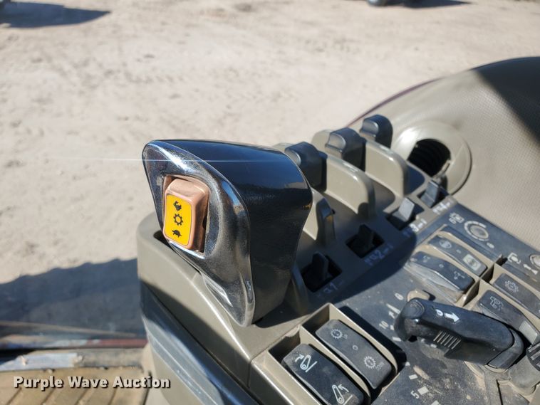 image for item GK9971 2004 Case MX230  MFWD tractor