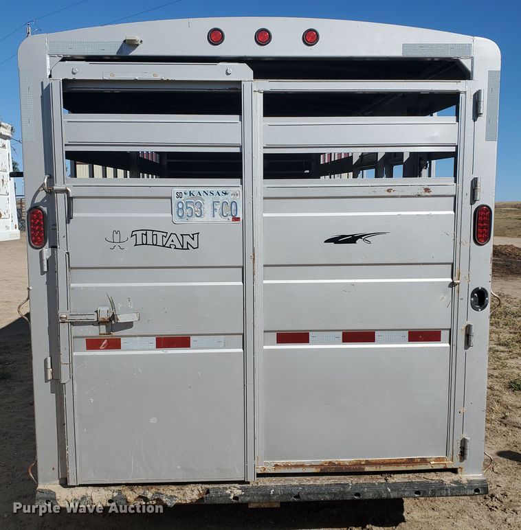 image for item GK9972 2010 Titan AR5296  livestock trailer