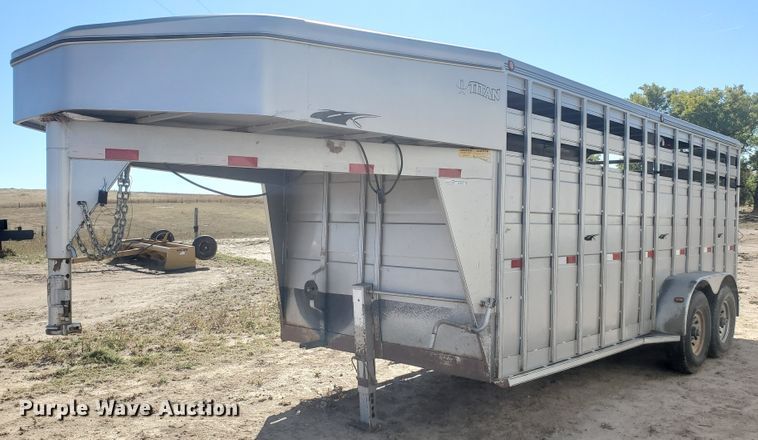 image for item GK9972 2010 Titan AR5296  livestock trailer