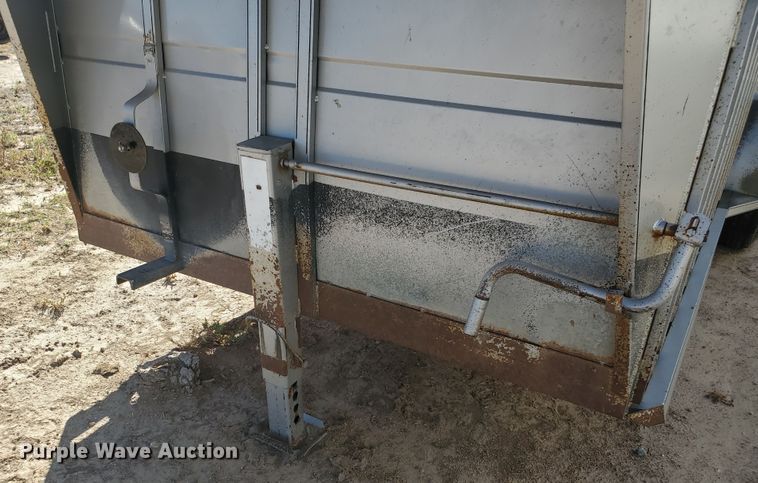 image for item GK9972 2010 Titan AR5296  livestock trailer