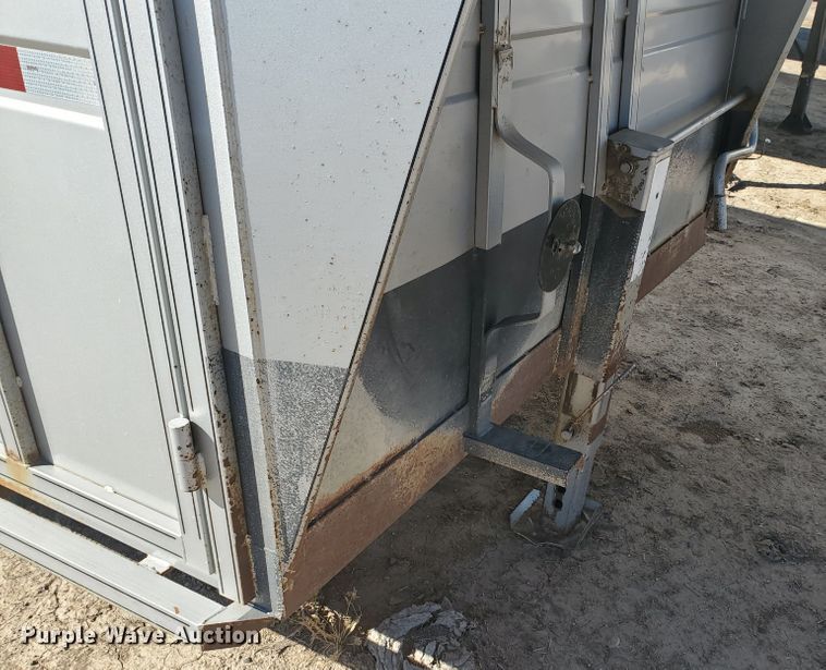 image for item GK9972 2010 Titan AR5296  livestock trailer