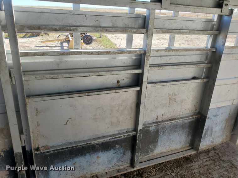 image for item GK9972 2010 Titan AR5296  livestock trailer