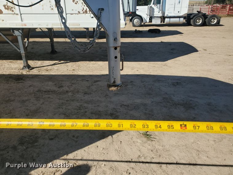 image for item GK9972 2010 Titan AR5296  livestock trailer