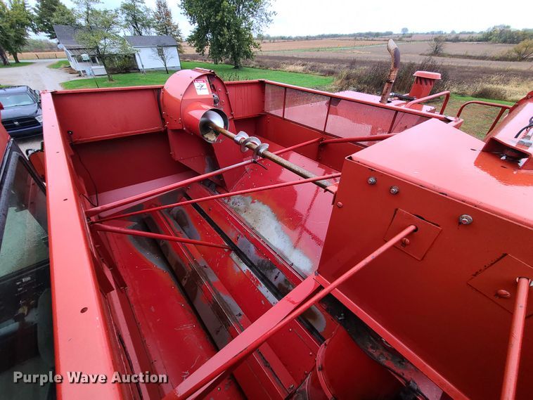 image for item GO9460 1987 Case IH 1660 Axial-Flow  RWA combine