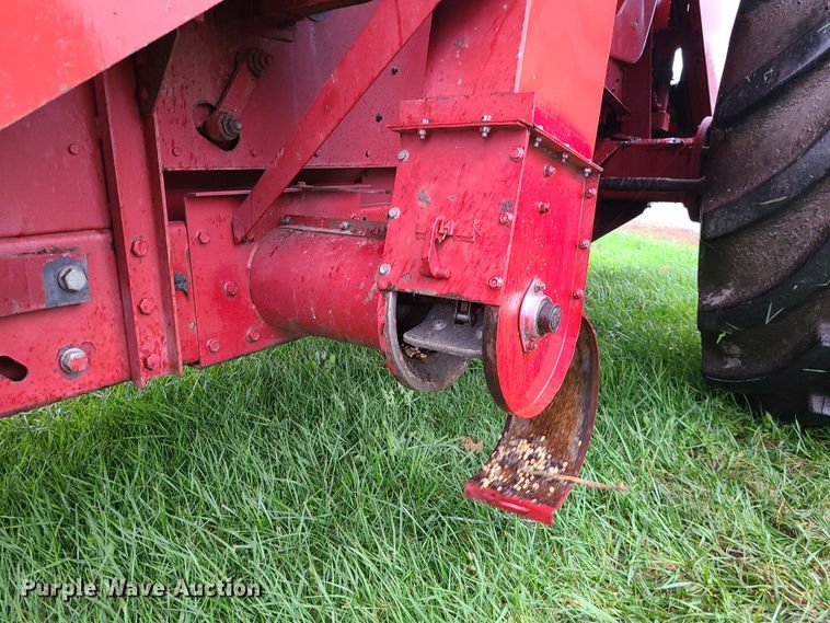 image for item GO9460 1987 Case IH 1660 Axial-Flow  RWA combine