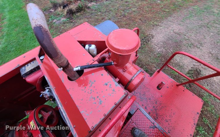 image for item GO9460 1987 Case IH 1660 Axial-Flow  RWA combine