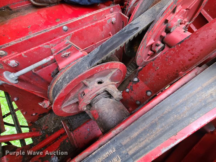image for item GO9460 1987 Case IH 1660 Axial-Flow  RWA combine