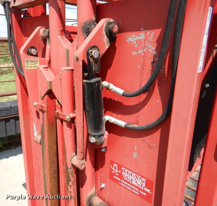 image for item HC9373 Titan West Cattle Care Chutes  livestock chute