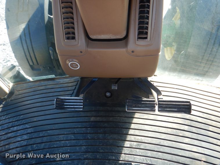 image for item HT9479 2004 John Deere 8420  MFWD tractor