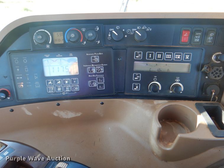 image for item HT9479 2004 John Deere 8420  MFWD tractor