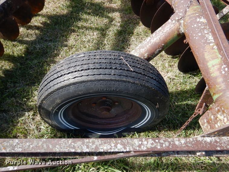 image for item IH9004 John Deere  tandem disk