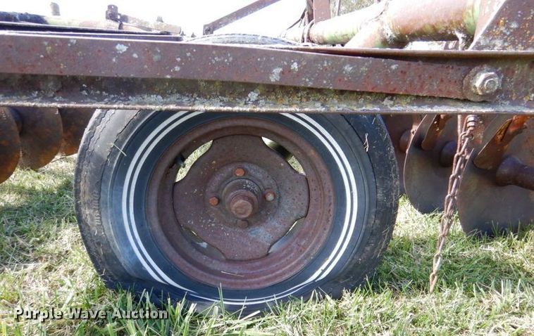 image for item IH9004 John Deere  tandem disk