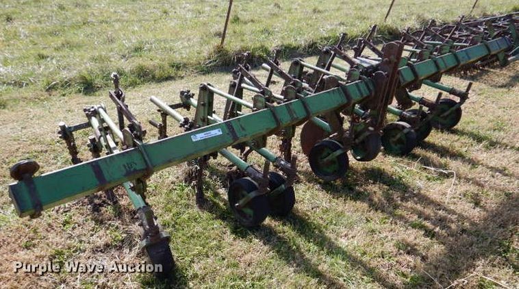 image for item IH9005 John Deere  row crop cultivator
