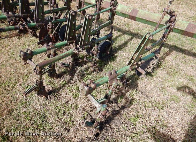 image for item IH9005 John Deere  row crop cultivator