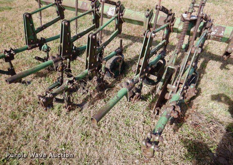 image for item IH9005 John Deere  row crop cultivator