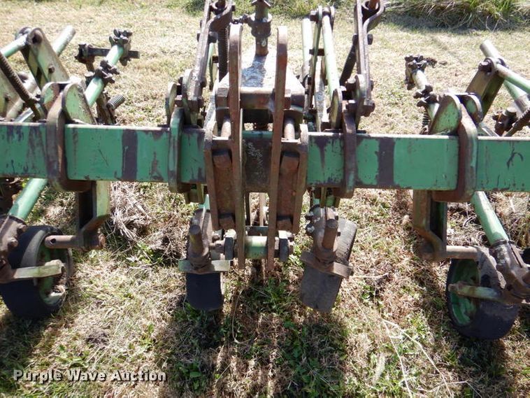 image for item IH9005 John Deere  row crop cultivator