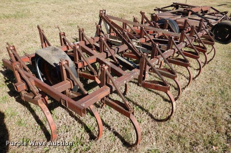 image for item IH9008 Brady  chisel