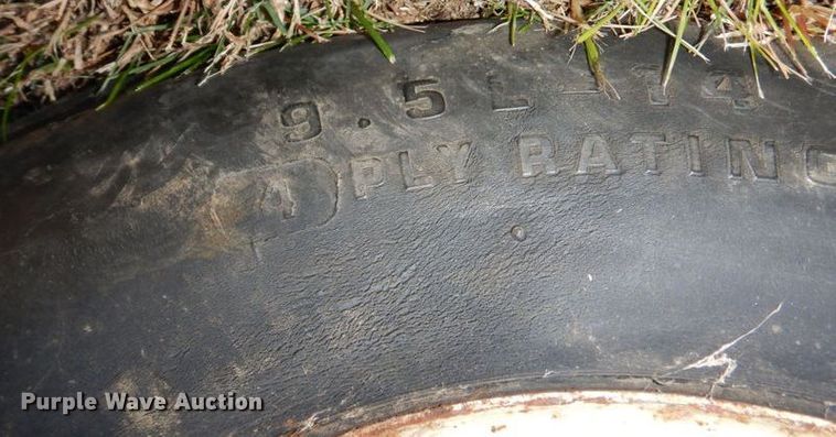 image for item IH9010 Hesston 1091  windrower