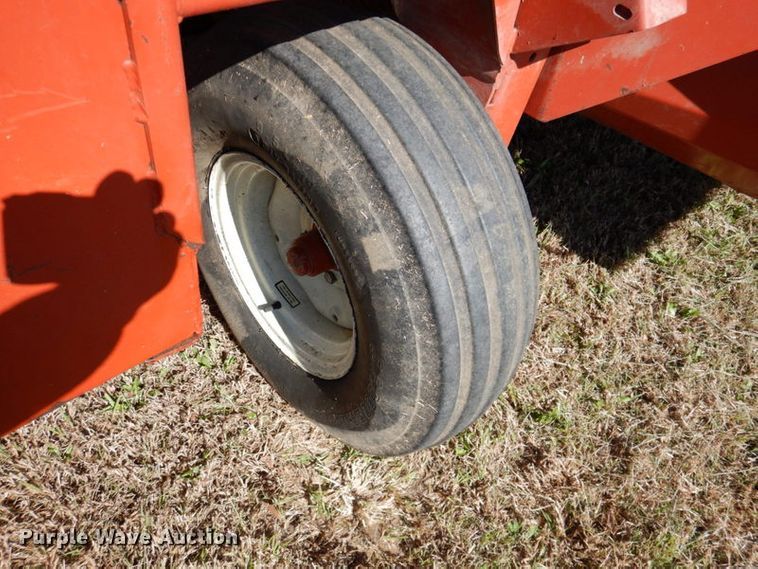 image for item IH9010 Hesston 1091  windrower