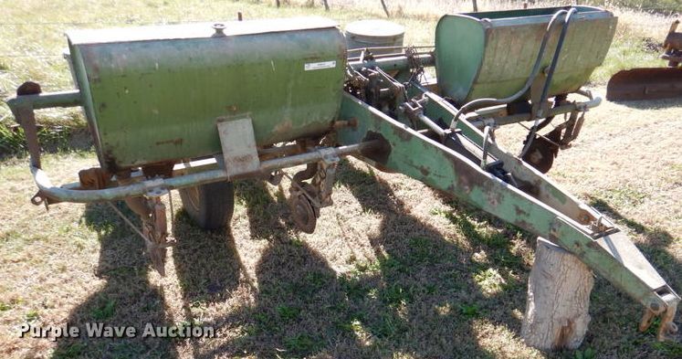 image for item IH9012 John Deere  planter