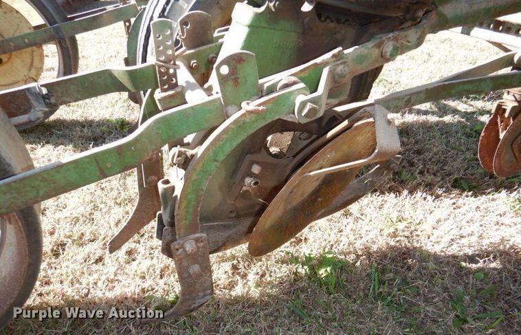 image for item IH9012 John Deere  planter