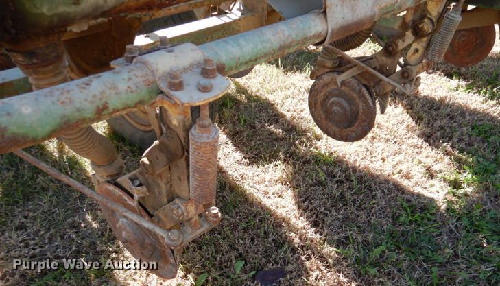 image for item IH9012 John Deere  planter