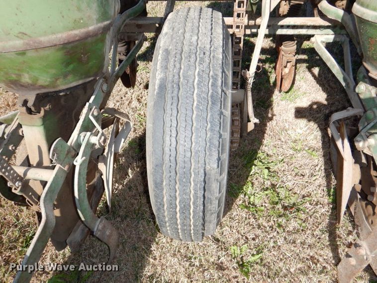 image for item IH9012 John Deere  planter