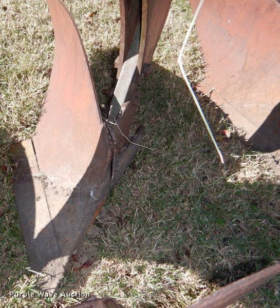 image for item IH9019 Oliver  five bottom plow