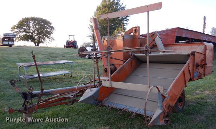 image for item IH9022 Allis Chalmers 60  combine