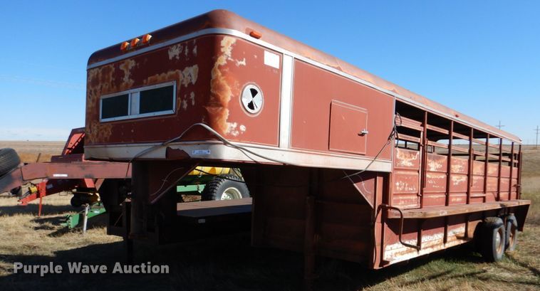 image for item IV9750 1978 Sooner  livestock trailer